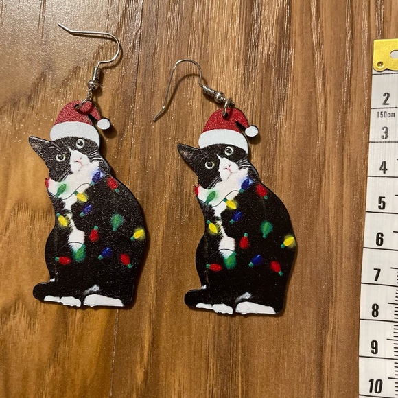GORGEOUS TUXEDO CAT CHRISTMAS EARRINGS 😻♥️♥️♥️ - Picture 2 of 3